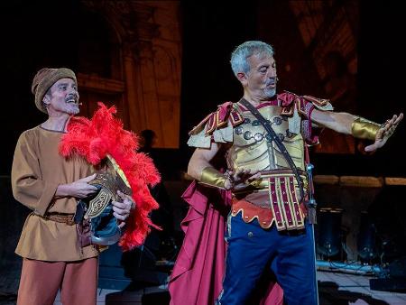 Imagen La programación vuelve al Teatro Juan Bravo con Carlos Sobera convirtiéndose en el ‘Miles Gloriosus’ de Plauto